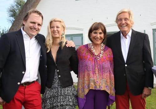 Manfred Baumann (r.) and Mrs. Katharina with son Maximilian Baumann (left) and Kathi Ehrengruber,. Manfred Baumann invited to the yearly crab dinner in his house in Morsum - Sylt