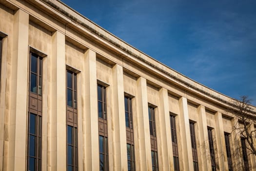 Exterior view of a Parisian townhouse in summer in front of a blue sky