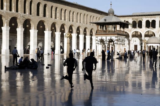 Asien, Naher Osten, Syrien, Damaskus,   Der Innenhof der  Omaijad Moschee im Souq und Altstadt von Damaskus in der Hauptstadt von Syrien.