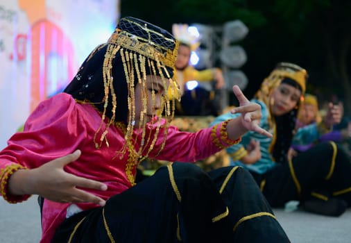 Kinder bei einem traditionellen Konzert im Santichaiprakan Park am Mae Nam Chao Phraya in der Hauptstadt Bangkok von Thailand in Suedostasien.