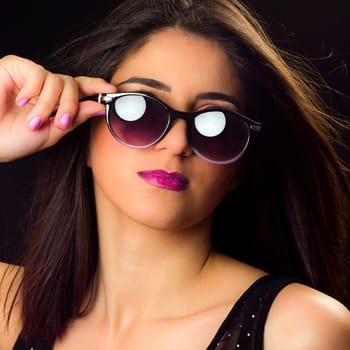 Fashion portrait about a pretty young woman with sunglasses.