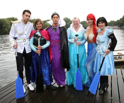 Marcell Damaschke ,Franziska Menke,Julian F.M. Stoeckel,Ester Peters ,Micaela Schaefer ( Mermaid Arielle ) and Tanja Schumann ,. Dragon boat race in favor of Hamburg children's aid projects at the Hansa Rowing Club on the Alster Hamburg ,09.09.2017.