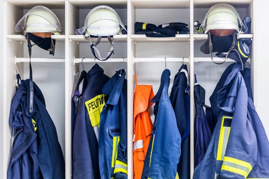 Wardrobe Firefighter's clothing with Feuzerwehr helmet