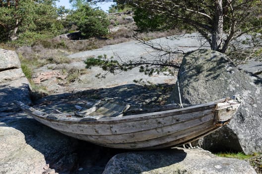 old roow boat