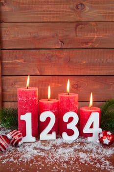 Froehliche decoration with candles for Christmas