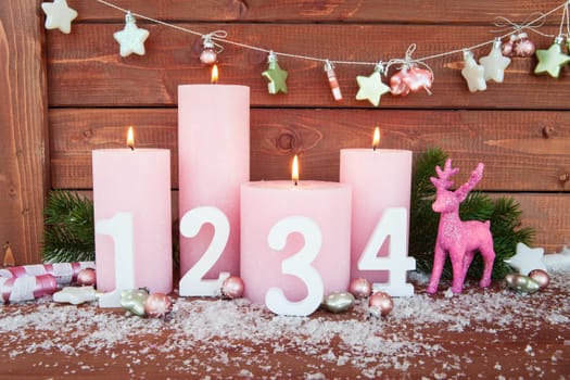 Froehliche decoration with candles for Christmas