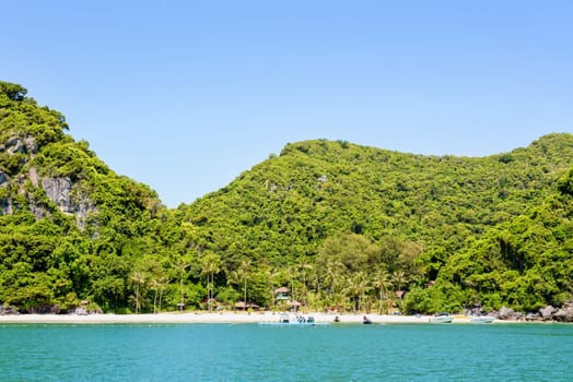 Beautiful natural landscapes of the island, beach and sea during summer at the floating pier front of the Ko Wua Talap island in Mu Ko Ang Thong National Marine Park, Surat Thani province, Thailand
