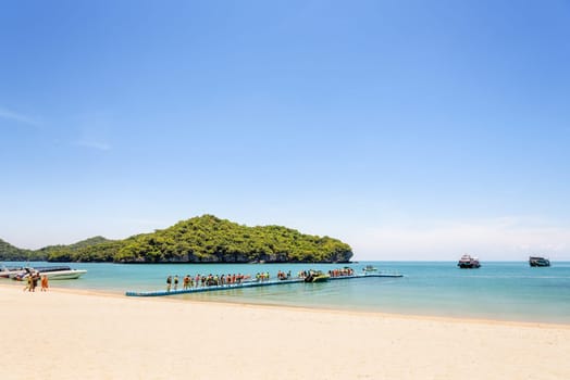 SURAT THANI, THAILAND-APRIL 25, 2017: Tourists are walking in rows on floating rafts for the return journey at Ko Wua Talap island in Mu Ko Ang Thong National Park, APRIL 25, 2017 in Thailand