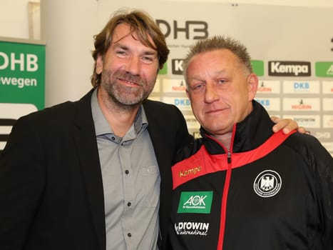 Steffen Stiebler (SC Magdeburg) with DHB national coach Michael Biegler