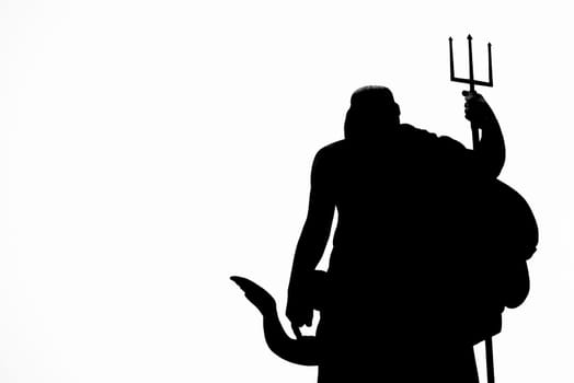 the silhouette of Neptune (Fountain of Neptune) stands on the west side of Piazza del Popolo in Rome. Designed by Giuseppe Valadier and sculpted by Giovanni Ceccarini between 1790 and 1861, in which the main element is represented by a statue of Neptune with trident