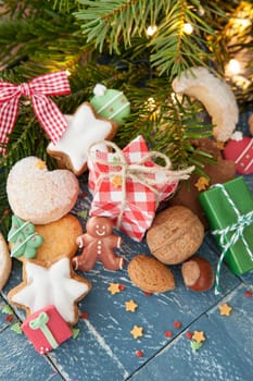 Places and nuesses in front of fir branches at Christmas