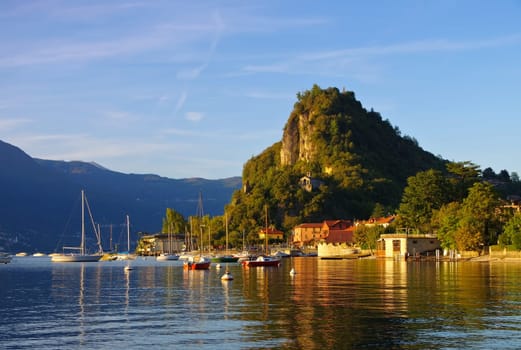 Castelveccana am Lago Maggiore - Castelveccana on lake Lago Maggiore in northern Italy