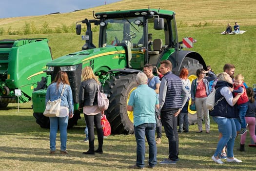 Visitors of the harvest festival in the Elbauenpark in Magdeburg during the presentation of new agricultural machinery