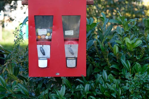 Kaugimmi and sweets in the red chewing gum machine