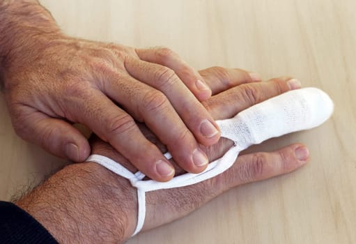 A man has an injury to his finger. A man has an integrated finger