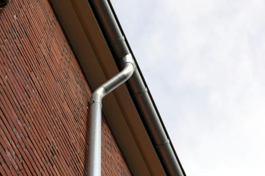 Rain gutter with downpipe