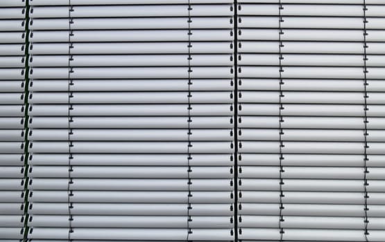 Sun protection with blinds
