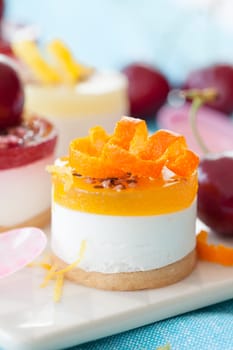 Small toertchen,cheese cake with jelly and fruit