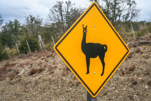 Sign requesting attention for viscunas on the road