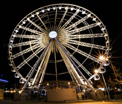 The Echo Wheel of Liverpool / Liverpool Eye by night - Keel Wharf waterfront of the River Mersey, Liverpool, United Kingdom on 26th December 2017