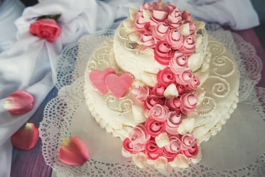 Tasty beauty wedding cake with flowers