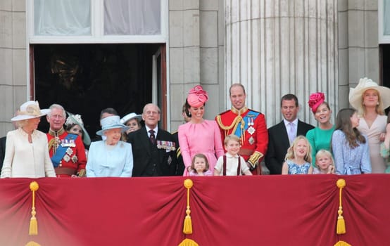 Queen Elizabeth & Royal Family, Buckingham Palace, London June 2017- Trooping the Colour Prince George William, harry, Kate & Charlotte Balcony for Queen Elizabeth's Birthday June 17 2017 London, UK