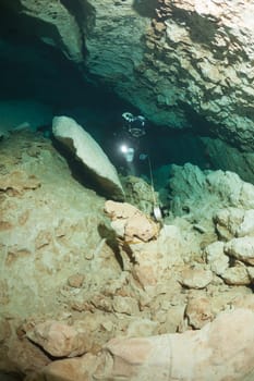 divers underwater caves diving Florida Jackson Blue cave USA