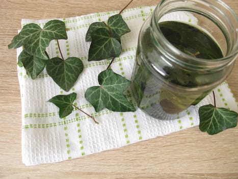 Detergent or detergent from ivy leaves