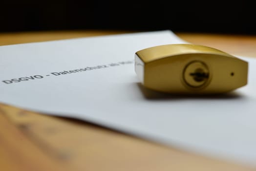 Data protection Security Chain with lock on the Internet