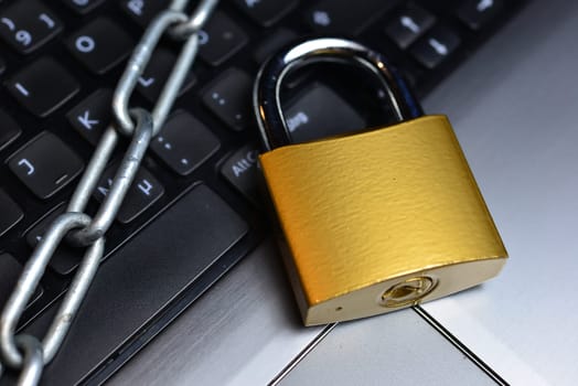 Data protection Security Chain with lock on the Internet