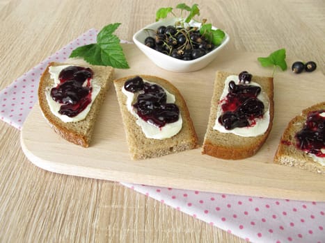 Bread with blackcurrant jam