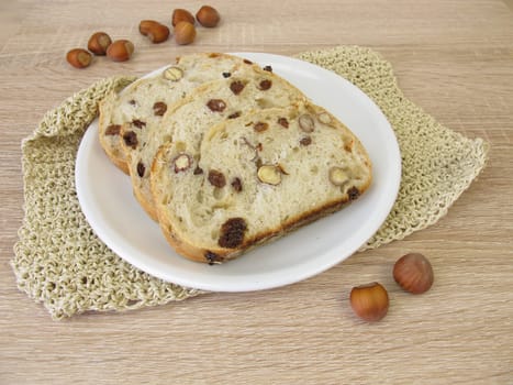 Bread with raisins and hazelnuts