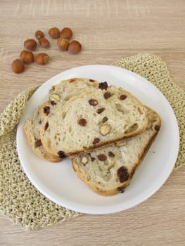Bread with raisins and hazelnuts