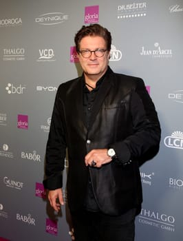 Francis Fulton-Smith ,. Presentation of the Gloria - German Cosmetics Award 2018 at the Hilton Düsseldorf