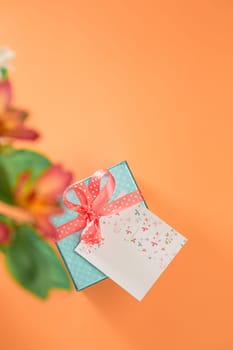 Love background with pink roses, flowers, gift, card on table. Concept of holiday Mother's Day. Copy space. Colorful studio background. holiday congratulations concept. Mother and love. Postcard