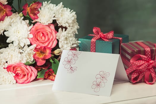 Love background with pink roses, flowers, gift, card on table. Concept of holiday Mother's Day. Copy space. Colorful studio background. holiday congratulations concept. Mother and love. Postcard