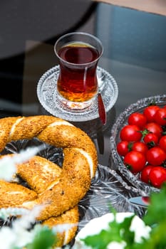 Sesame ring with Butter and tea