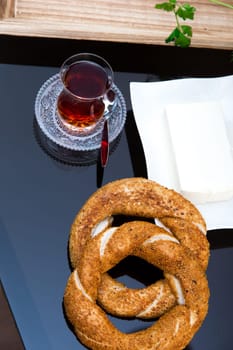 Sesame ring with Butter and tea