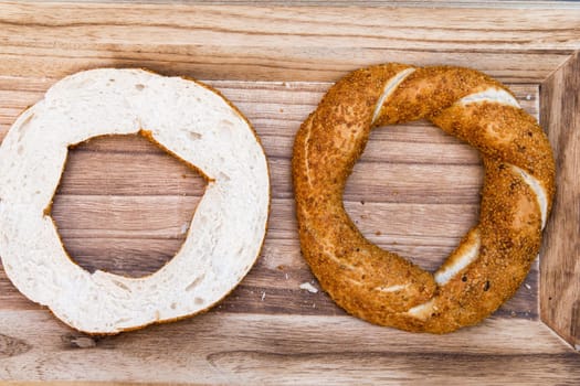 Sesame ring with Butter and tea