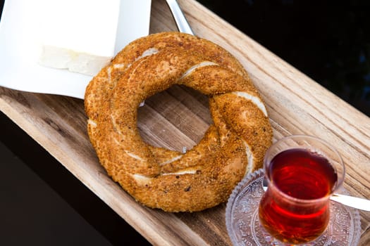 Sesame ring with Butter and tea