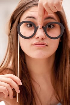 this girl jokes with black fake carton glasses