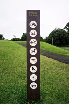 park signpost communication information forbidden guidance