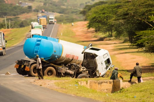 Nairobi,Kenya,Afrique-06/01/2018.Tanker truck crashed and return on the road from Nairobi and Mombasa to Kenya in Africa