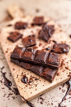 Delicious dark chocolate pieces with cocoa powder