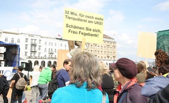 Demo participants,. The Action Alliance against Animal Experiments and animal rights initiative Hamburg called for a large demonstration (about 500 participants) against animal torture at the UKE and for modern animal-free research with prominent comrades-in-arms. The action took place as part of the International Day for the Abolition of Animal Experiments at the Town Hall - .28.04.2018.