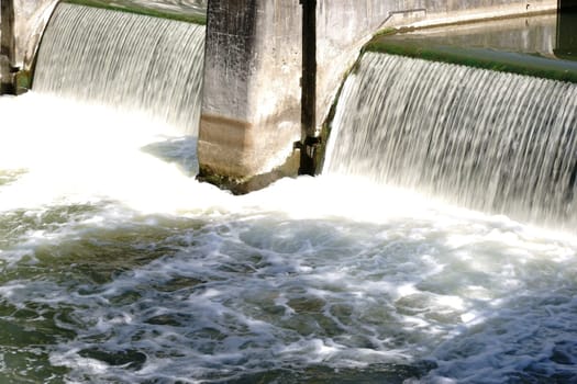 An open river lock with waterfall-like river diversion.