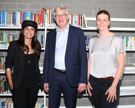Fernanda Brandao,Ulrich Effin,Julia flat,. Pressegespraech Deichmann-Foerderpreis in der Stadtteilschule am Hafen in Hamburg