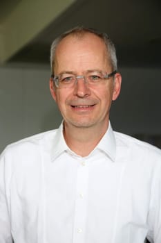 Markus Dombrowsky ( Soehnle Head of Trademarketing ) . Soehnle  Fit in 10 Wochen vor .  Anlaesslich des 150-jaehrigen Marken-Jubilaeums von Soehnle  in der Panorama Lounge Hamburg , 15.05.2018