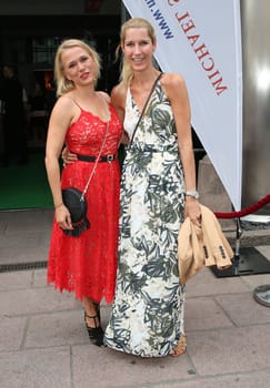 Nova Meierhenrich mit Freundin Susanne Priem  ,.Dracheboot Cup 2018 Get Together von der Michael Stich Stiftung im East Hotel Hamburg am 08.06.2018
