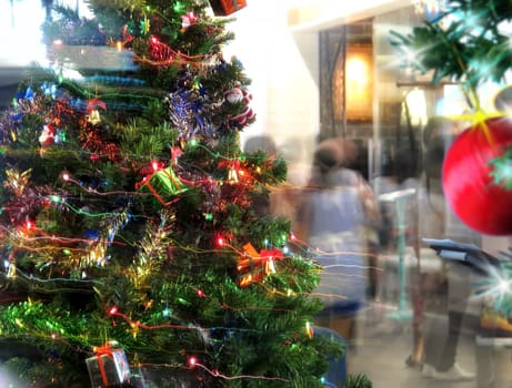 an image of people at shopping and Christmas-tree